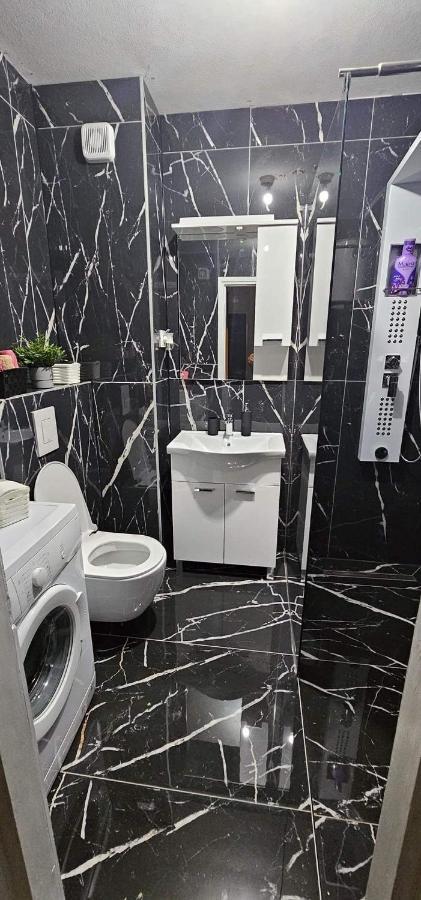 Stan Na Dan Kozarska Dubica Apartment Bosanska Dubica Екстериор снимка