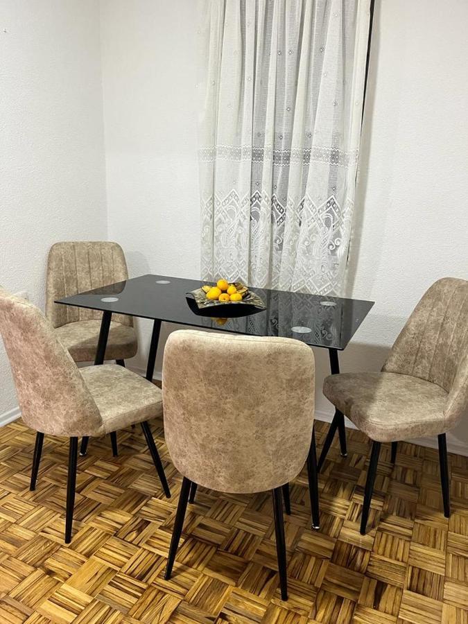 Stan Na Dan Kozarska Dubica Apartment Bosanska Dubica Екстериор снимка