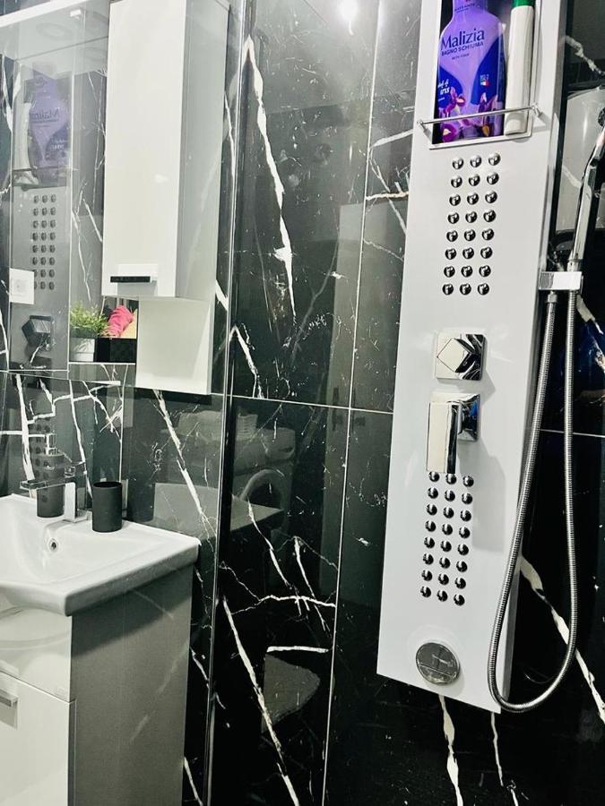 Stan Na Dan Kozarska Dubica Apartment Bosanska Dubica Екстериор снимка
