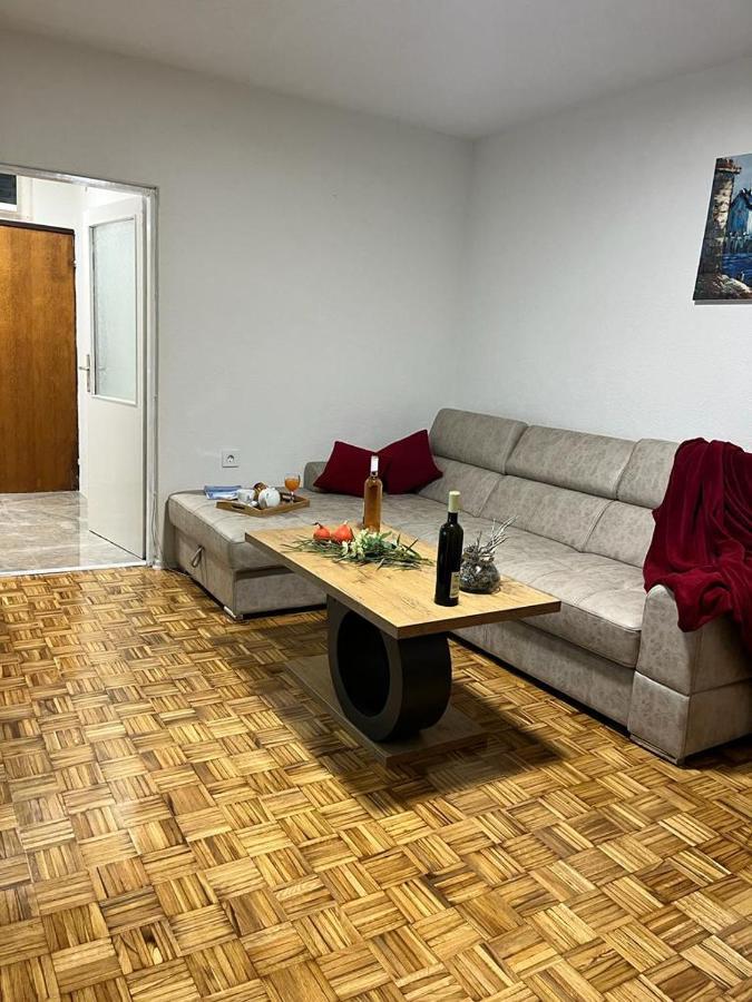 Stan Na Dan Kozarska Dubica Apartment Bosanska Dubica Екстериор снимка