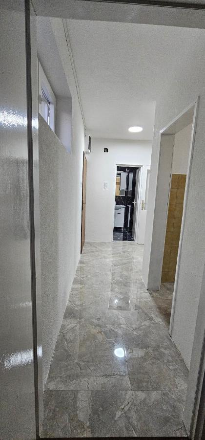 Stan Na Dan Kozarska Dubica Apartment Bosanska Dubica Екстериор снимка