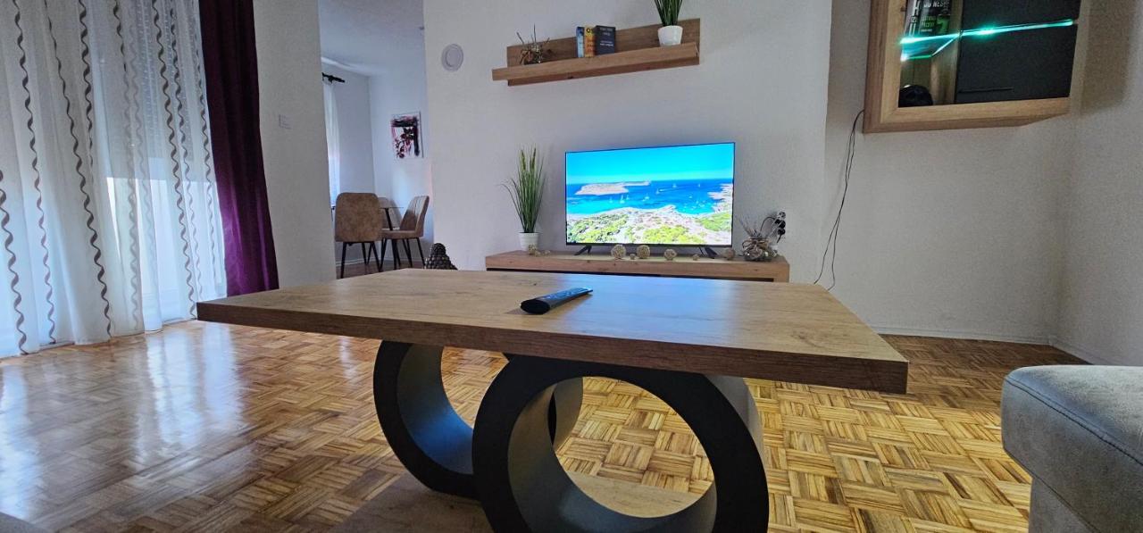 Stan Na Dan Kozarska Dubica Apartment Bosanska Dubica Екстериор снимка