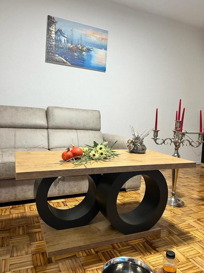 Stan Na Dan Kozarska Dubica Apartment Bosanska Dubica Екстериор снимка