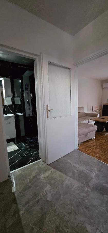Stan Na Dan Kozarska Dubica Apartment Bosanska Dubica Екстериор снимка