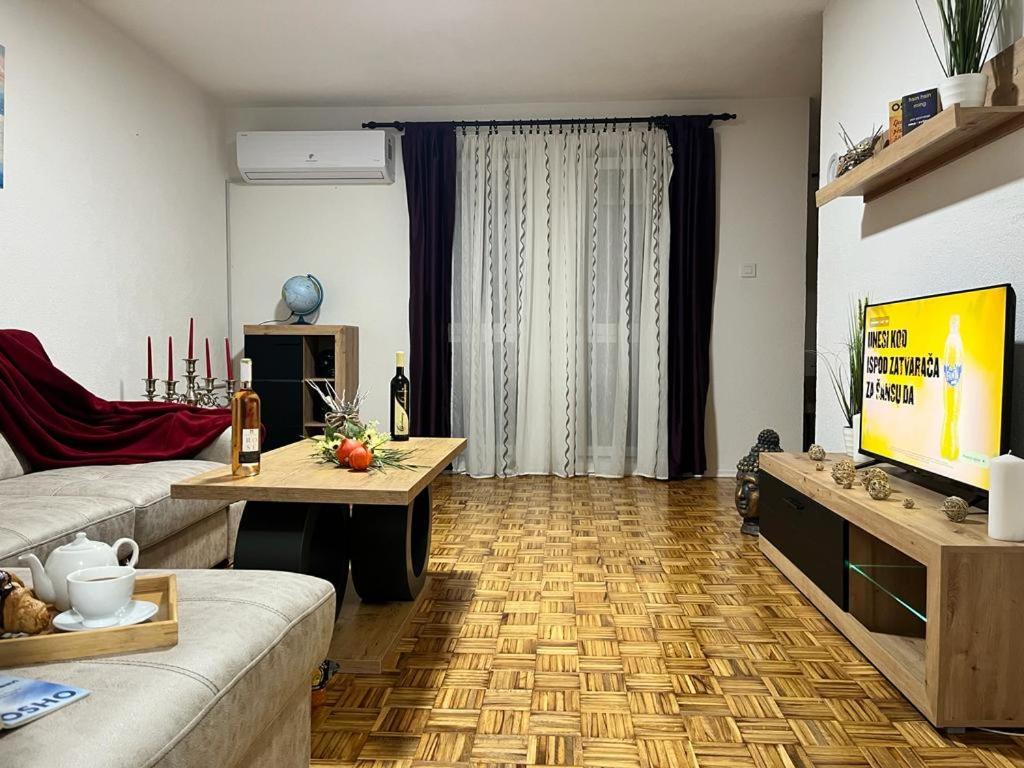 Stan Na Dan Kozarska Dubica Apartment Bosanska Dubica Екстериор снимка